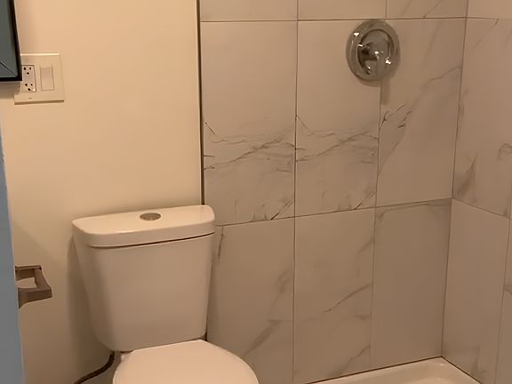 5th image of 740 E Maryland Ave APT 3