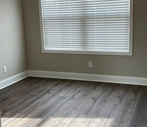 5th image of 8699 White Horse Rd #218