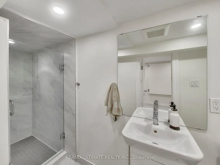 1652 Dufferin St #B — Photo 11