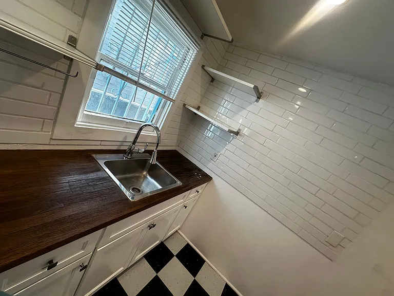 3927 Melrose Ave #1/4 — Photo 15
