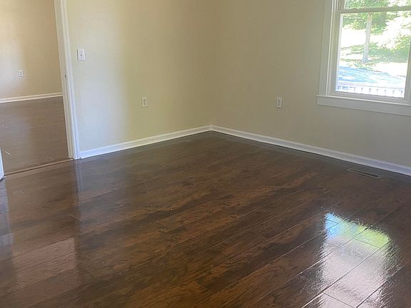 4th image of 308 Campbell St