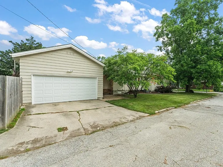 308 Erie St — Photo 30