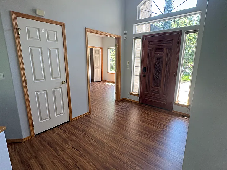 110 W Moran View Ave — Photo 2
