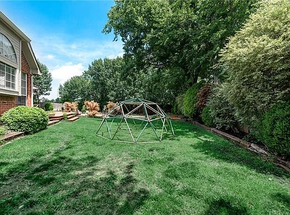 2nd image of 5901 Mockingbird Ln
