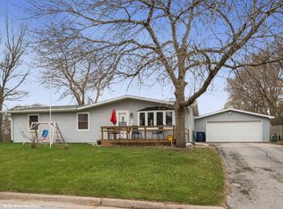 600 Crestview Dr, Tipton, IA 52772