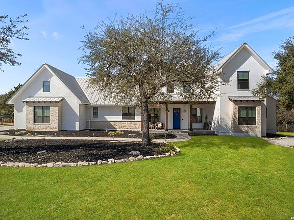 3rd image of 104 Balcones Bend