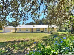 870 County Road 777, Devine, TX 78016
