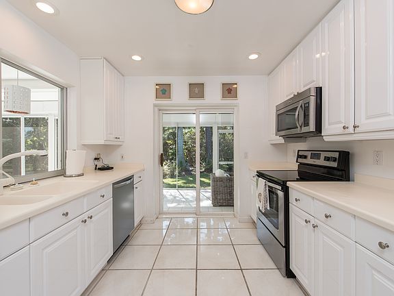 2nd image of 544 Parkwood Ln