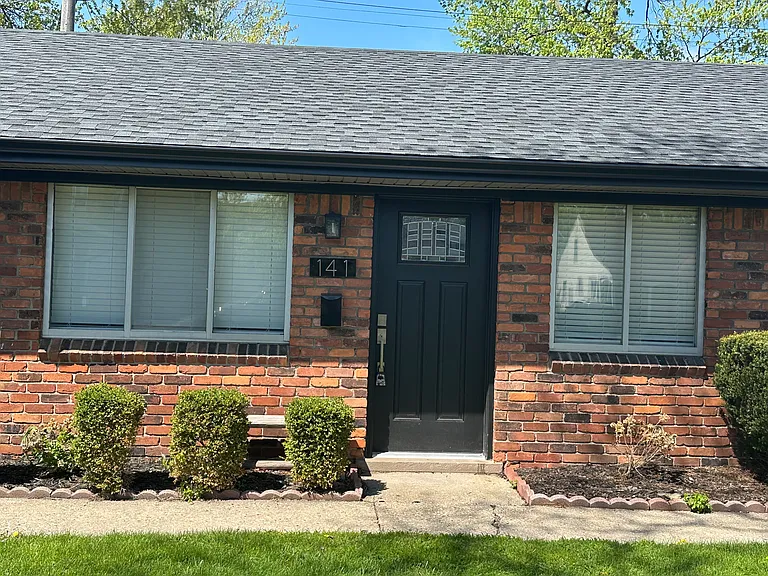 141 Ardmore Dr — Photo 2