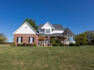 5221 White Oak Dr, Smithton, IL 62285