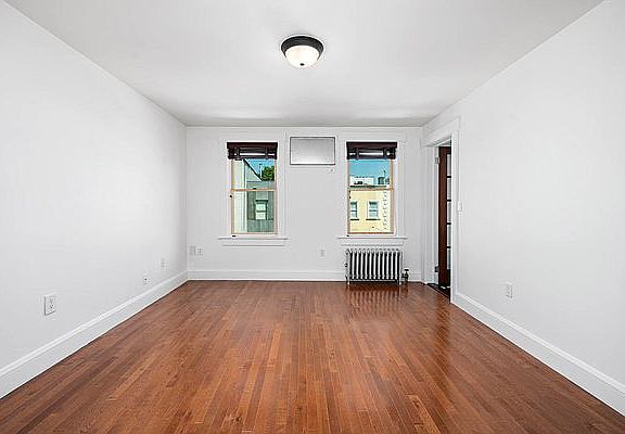 5th image of 509 Lorimer St Floor 3