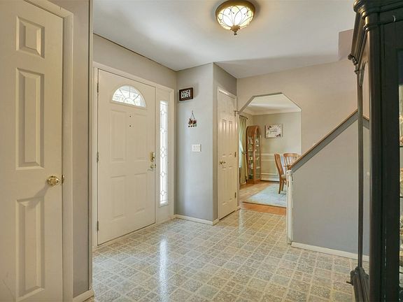 4th image of 17 Boston Ave
