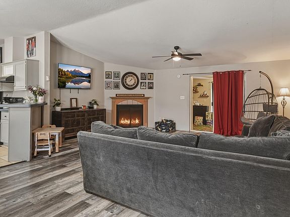 3rd image of 1020 W Summit St