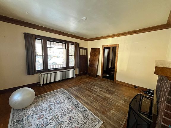 5th image of 629 N 17th Ave E