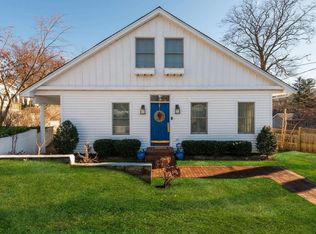 15 Locust Pl, Locust Valley, NY 11560