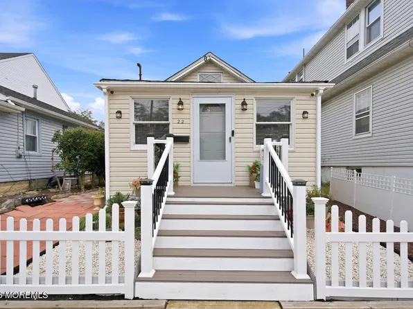 22 Briarwood Avenue, Keansburg, NJ 07734