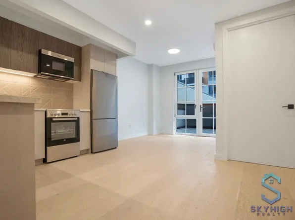 37-25 32nd St, Long Island City, NY