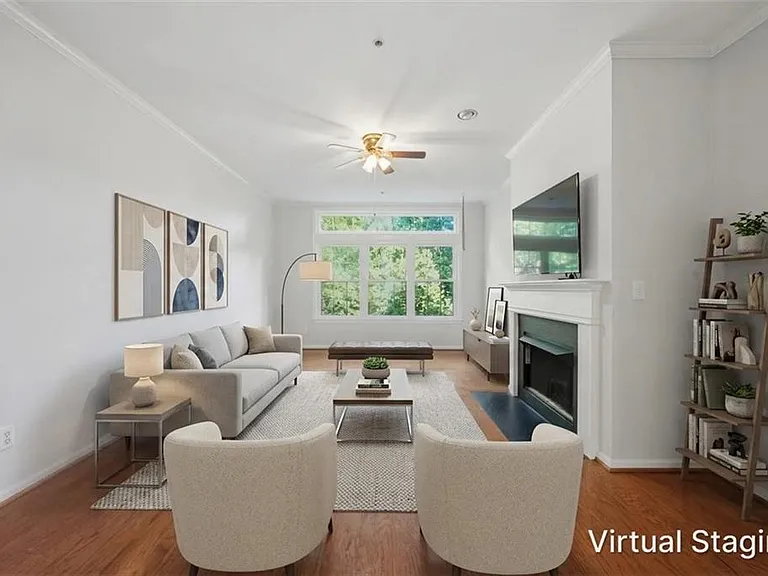 424 Lindbergh Dr NE #208 — Photo 1