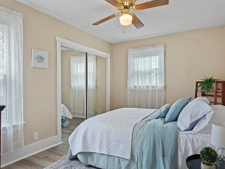 1539 W Monroe St — Photo 1