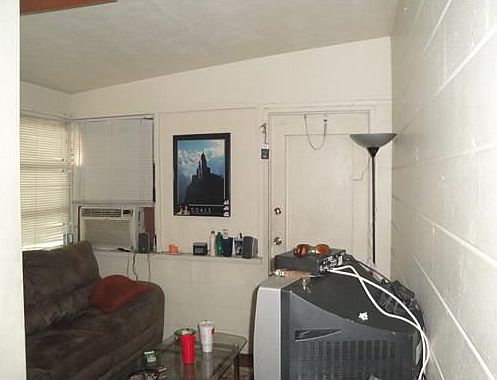 5th image of 2220 York St S