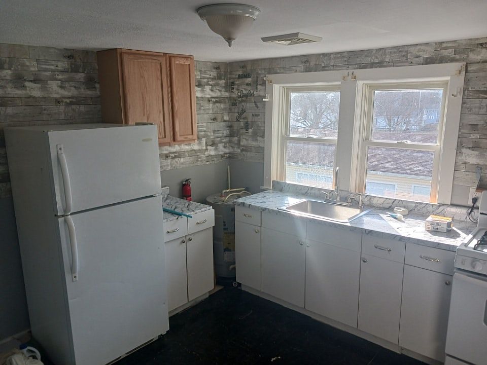 1st image of 440 Oak St APT 3