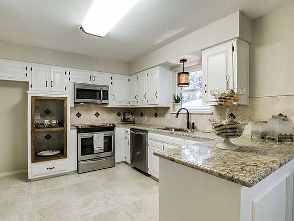5th image of 814 Kings Canyon Dr