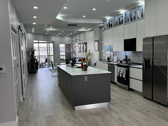 4th image of 7691 Granville Drive #410