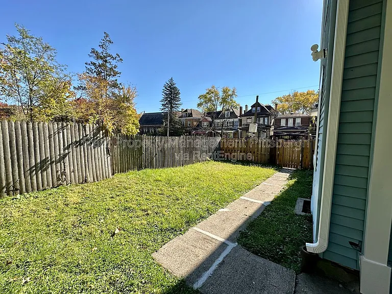 1379 Paulson Ave — Photo 14