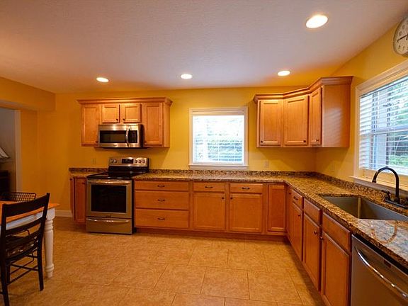 5th image of 1440 Cypress Ave