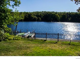 318 Lake Shore Rd, Putnam Valley, NY 10579