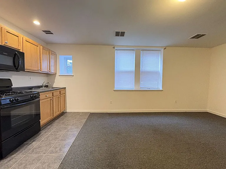 Osage Avenue Apartments — Photo 6