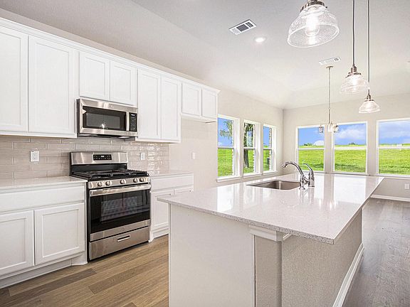 5th image of 2102 Twin Lakes Blvd