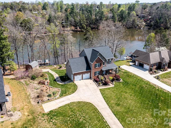 4726 Crystal Falls Ave, Hickory, NC 28601