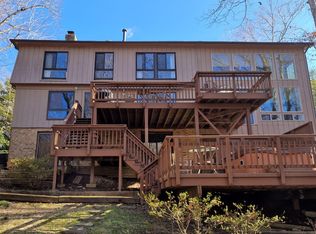 1437 Aldenham Ln, Reston, VA 20190