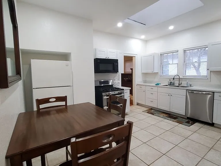 911 Fruit Ave NW — Photo 27