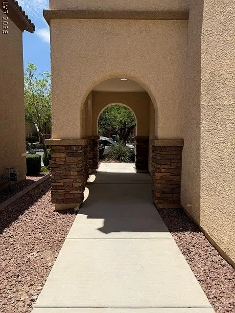 3 bed, 2.5 bath, 1929 sqft, $2,075 — Photo 4