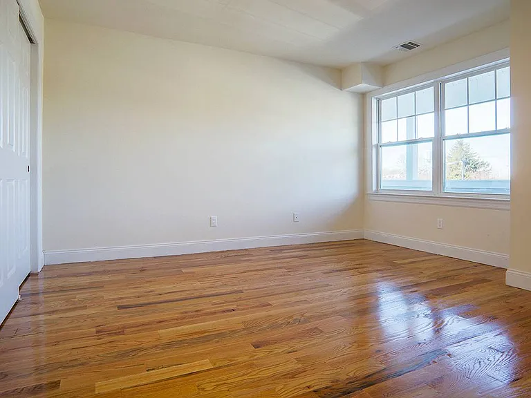 40 Cedar Swamp Rd — Photo 3