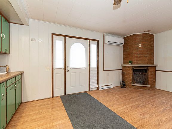 5th image of 216 Cherry Hill St