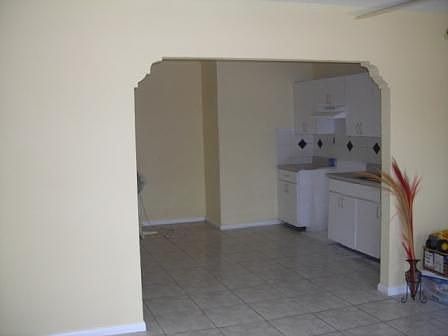 4th image of 408 E Columbus Dr