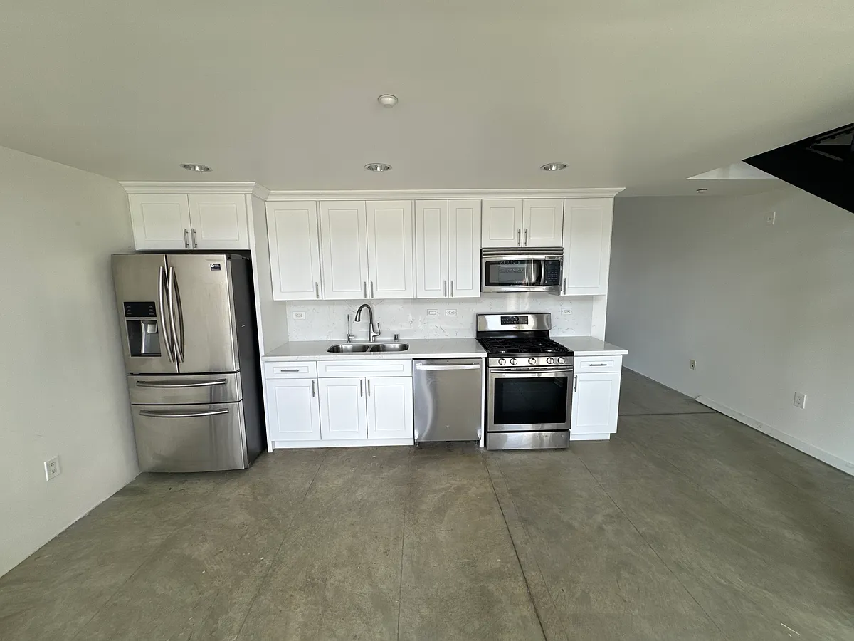 Building Photo - 4111 W Sunset Blvd #543