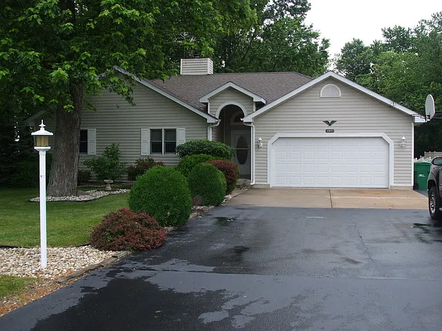 147 N English St photo 1