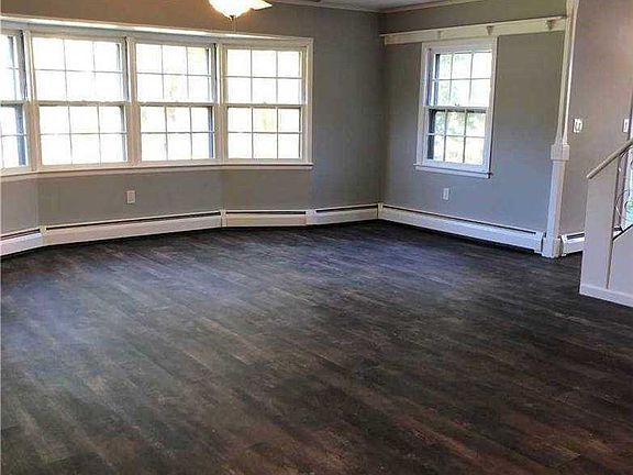 2nd image of 29 Wagon Ln