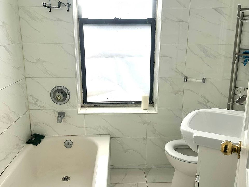 2nd image of 52-21 Roosevelt Ave #3F