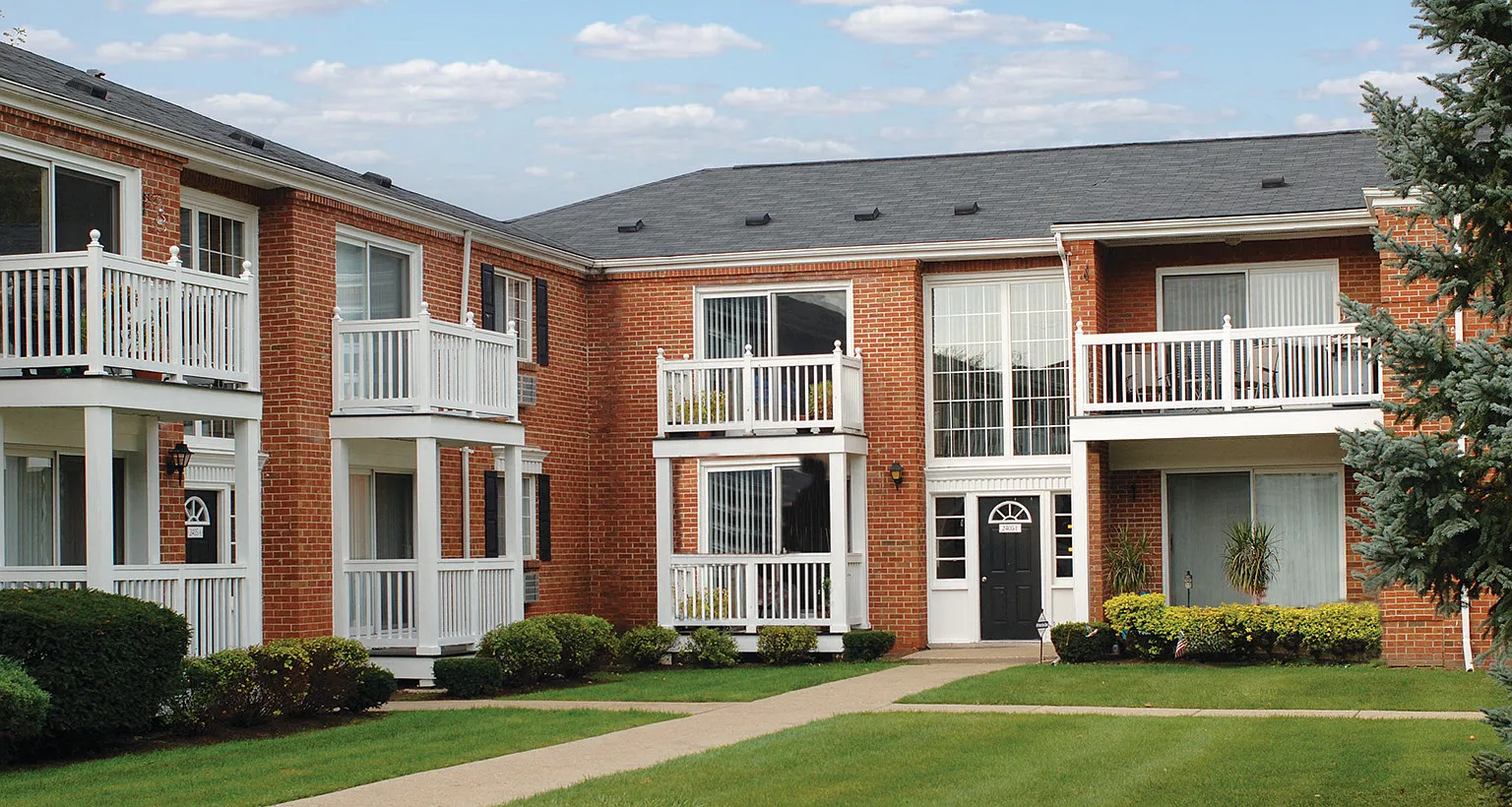 Briarwood Park Apartments — Photo 1