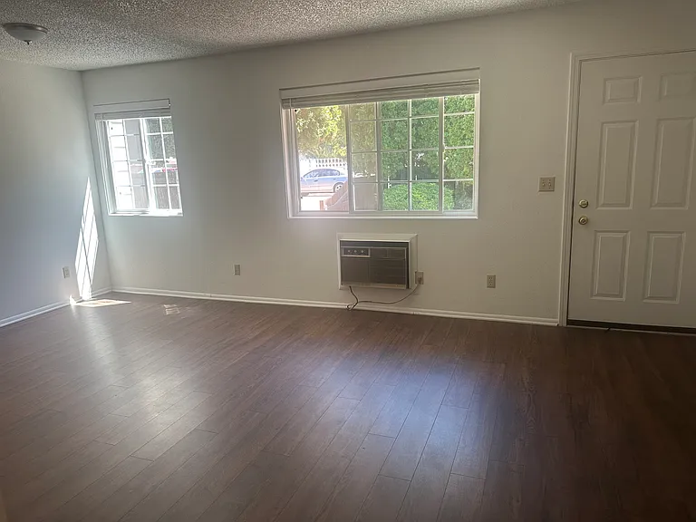 2520 Wisconsin Ave — Photo 3