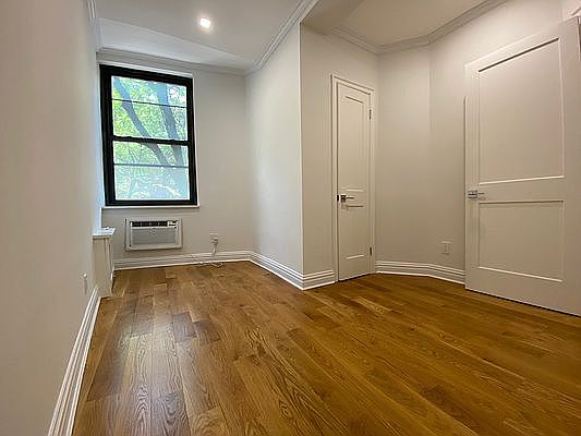 3rd image of 7 W 87th St APT 3E