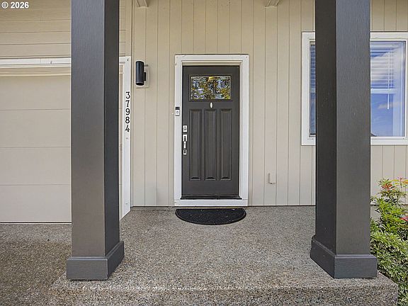 4th image of 37984 Juniper St