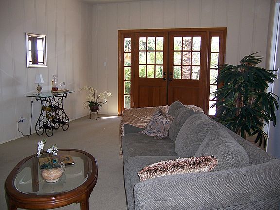 LIV ROOM W/FRENCH DOORS