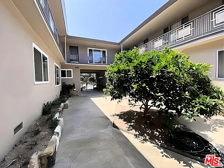 228 S Mariposa Ave #17 — Photo 7