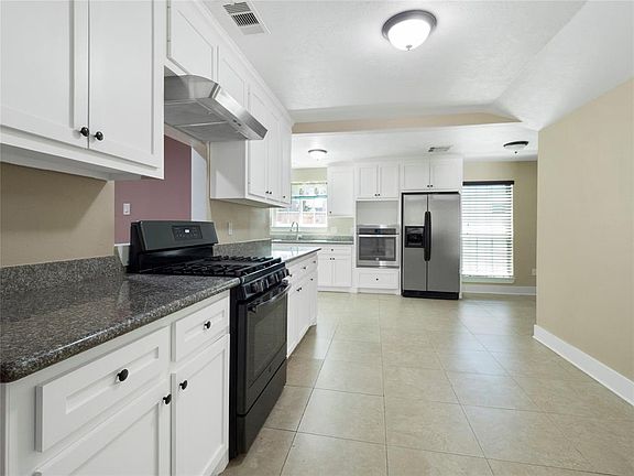 4th image of 15903 Mill Hollow Dr